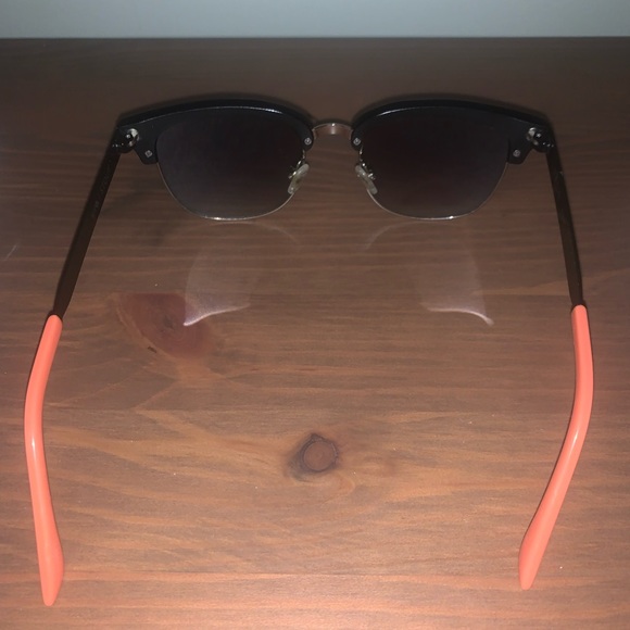 Spy spout sunglasses - Picture 3 of 3